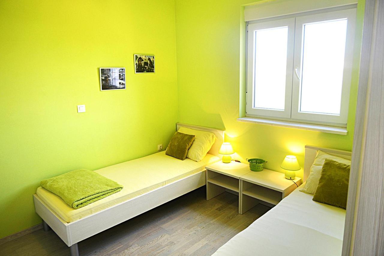Leona Apartment Pula Luaran gambar