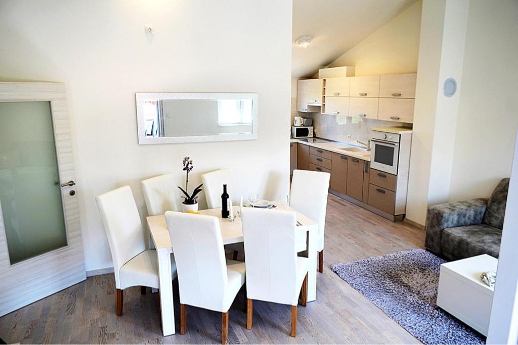 Leona Apartment Pula Luaran gambar