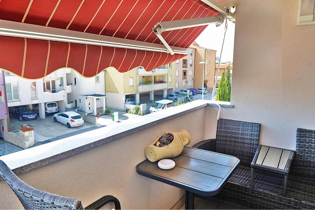 Leona Apartment Pula Luaran gambar