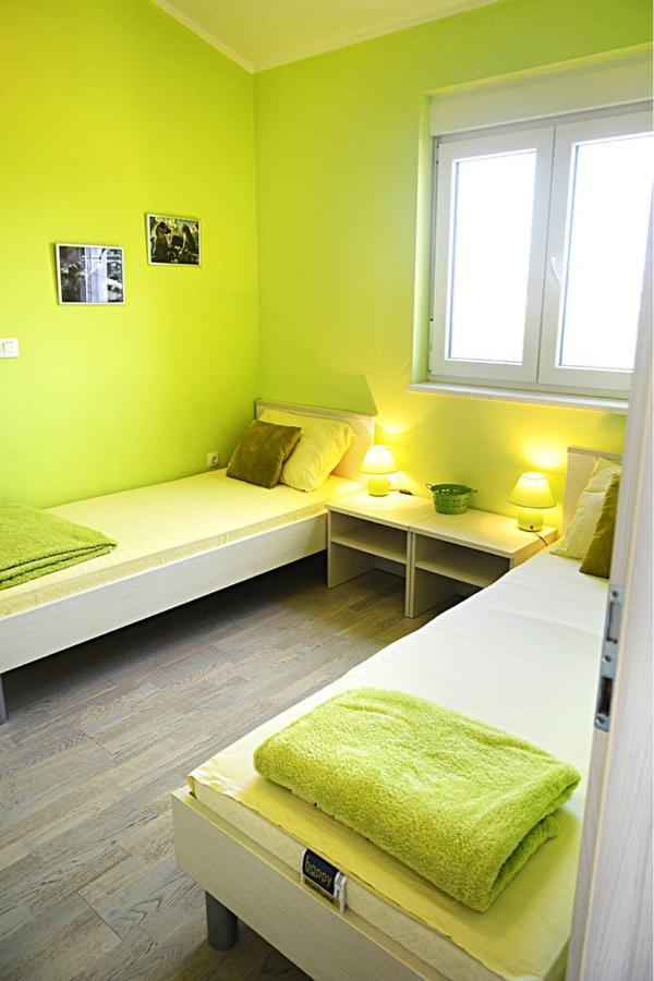 Leona Apartment Pula Luaran gambar