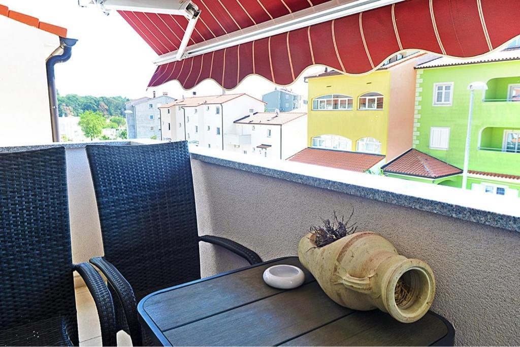 Leona Apartment Pula Luaran gambar