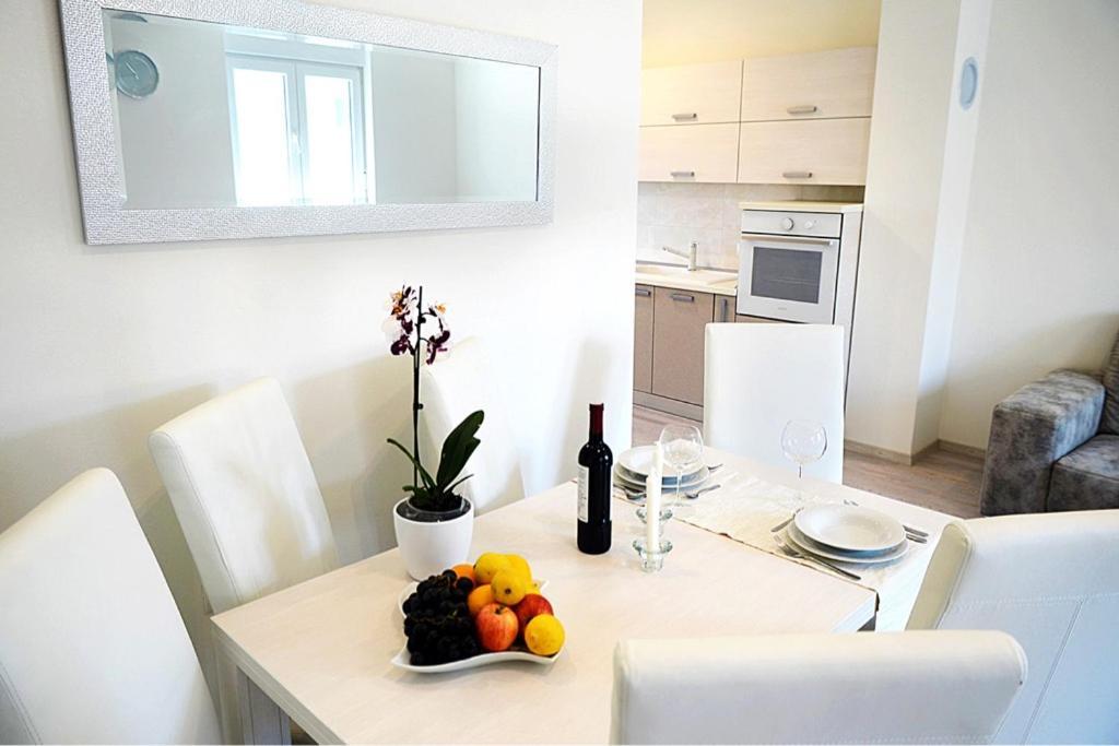 Leona Apartment Pula Luaran gambar