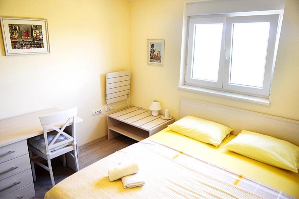 Leona Apartment Pula Luaran gambar